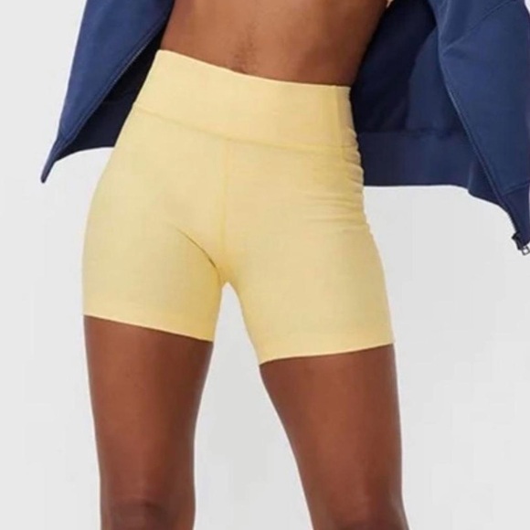Outdoor Voices Women's Large Buttermilk Yellow Warmup Shorts 5" Biker Active $85 - Picture 1 of 7